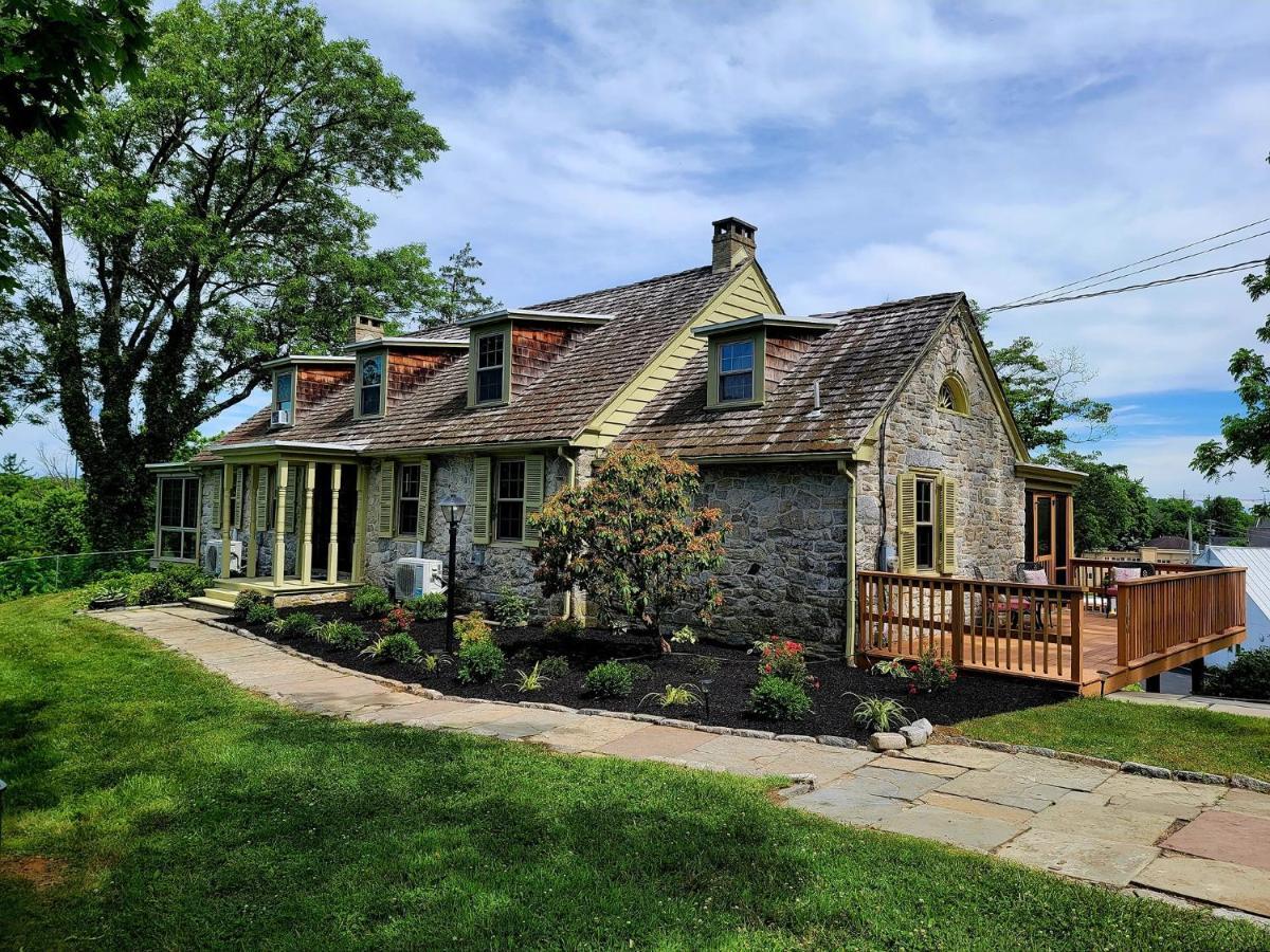 Downingtown Manor - 1900S Farmhouse With Creek Views Екстер'єр фото