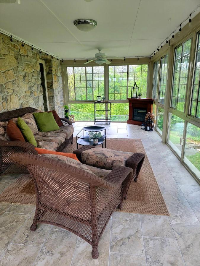 Downingtown Manor - 1900S Farmhouse With Creek Views Екстер'єр фото