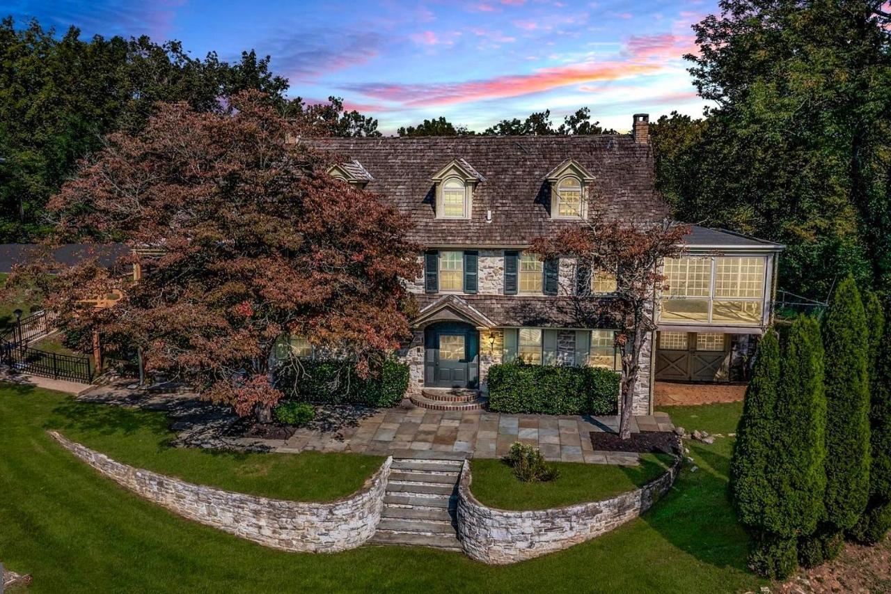 Downingtown Manor - 1900S Farmhouse With Creek Views Екстер'єр фото